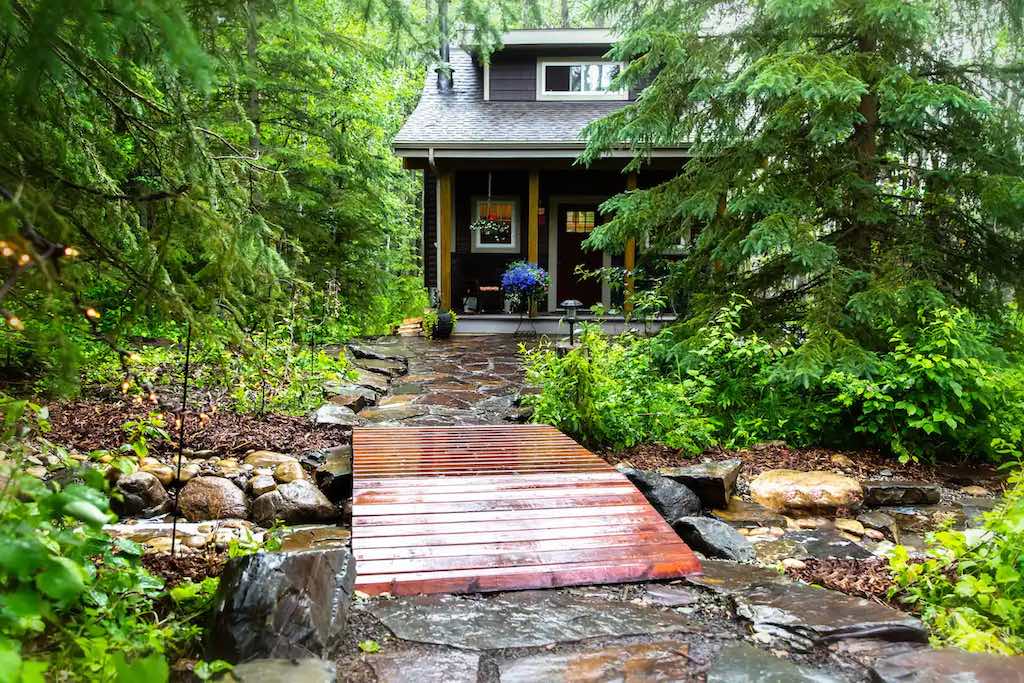 woodsy cabin in Alberta