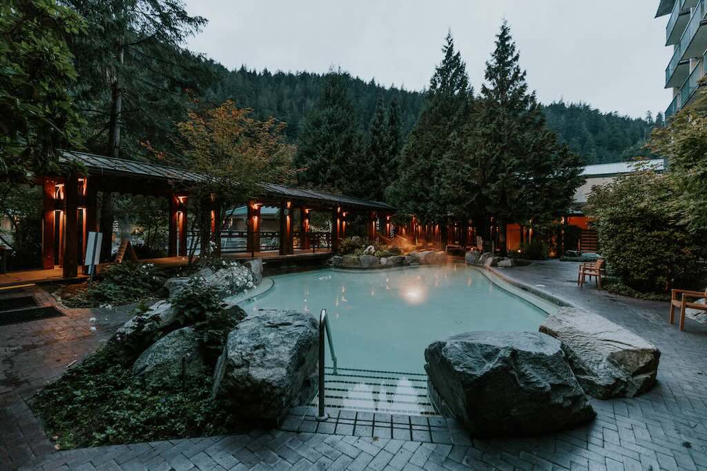 The hot springs pool in the evening at Harrison Hot Springs Resort (photo: Tourism Harrison River Valley/Andrew Beaumont)